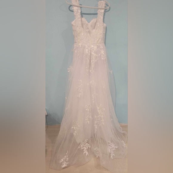 Arya Couture Wedding Dress. Never worn. - Picture 9 of 12